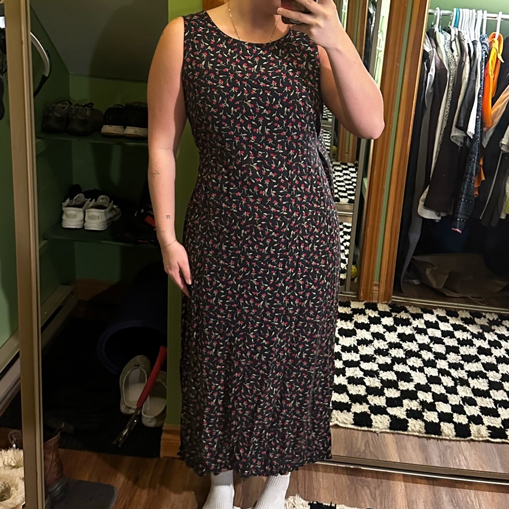 VINTAGE Sleeveless Black and Red Patterned Dress